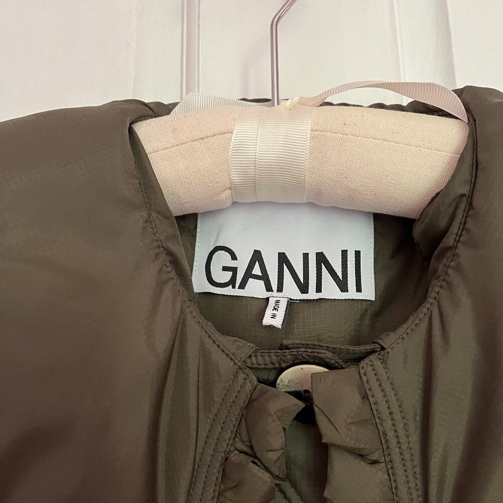 Ganni Ripstop Recycled Quilted Oversized Ruffle Collared Jacket - Kalamata - Picture 3 of 13